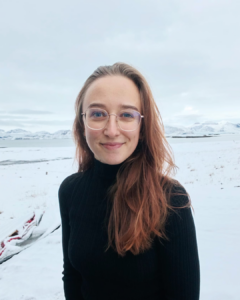 Héloïse Caraty is a PhD student from the south of France whose research focuses on two ecosystems that both face anthropogenic pressures: Mediterranean seagrass meadows and Arctic kelp forests. Most of all she studies their role in carbon cycling and their potential in mitigating greenhouse gas emissions. In addition to her research work, she has been engaged in associations to raise awareness on climate change for years.  She now wants to take part in strengthening an inclusive dialogue between society and environmental sciences.